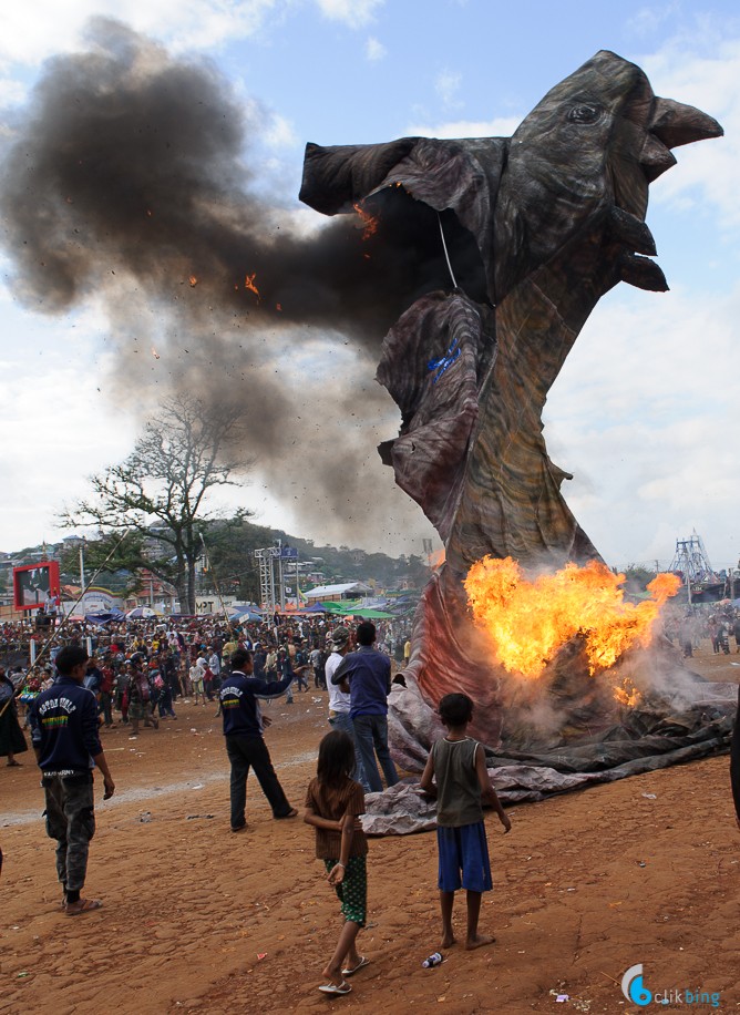 Taunggyi Balloon Festival (or Massacre)